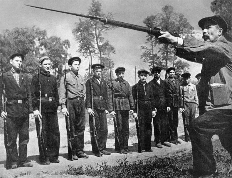 Иллюстрация к книге — Пять кругов ада. Красная Армия в «котлах» [i_003.jpg]