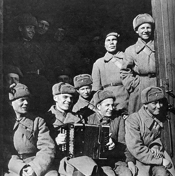 Иллюстрация к книге — Пять кругов ада. Красная Армия в «котлах» [i_037.jpg]