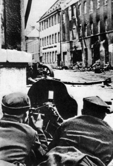 Иллюстрация к книге — Разгром 1945. Битва за Германию [i_040.jpg]