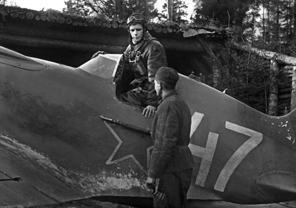 Иллюстрация к книге — Истребители. "Прикрой, атакую!" [i_031.jpg]