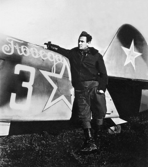 Иллюстрация к книге — Истребители. "Прикрой, атакую!" [i_041.jpg]