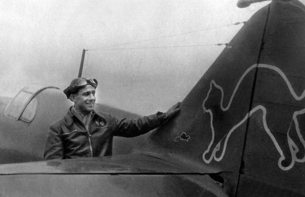 Иллюстрация к книге — Истребители. "Прикрой, атакую!" [i_045.jpg]