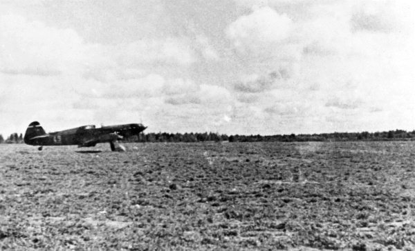 Иллюстрация к книге — Истребители. "Прикрой, атакую!" [i_057.jpg]