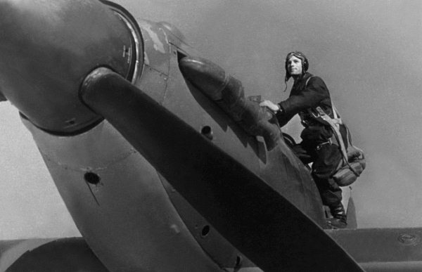 Иллюстрация к книге — Истребители. "Прикрой, атакую!" [i_073.jpg]