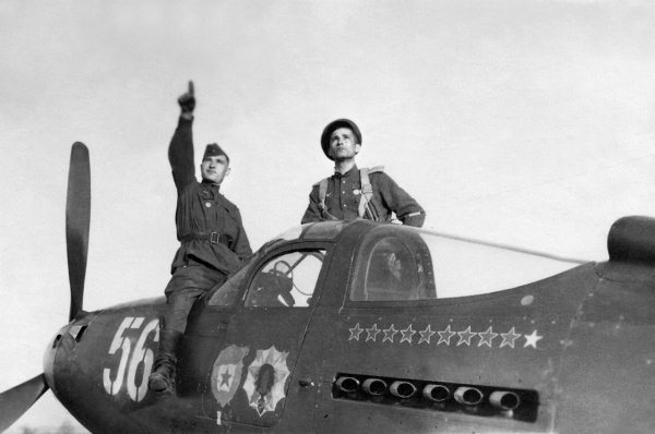 Иллюстрация к книге — Истребители. "Прикрой, атакую!" [i_080.jpg]