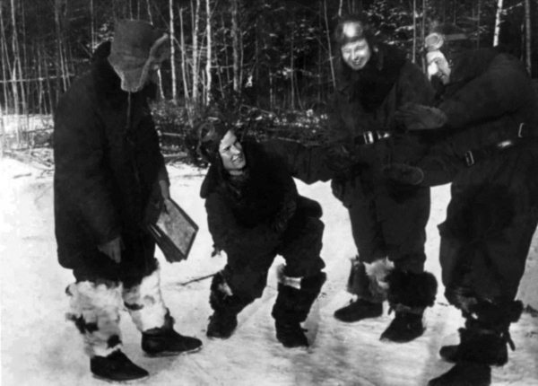 Иллюстрация к книге — Истребители. "Прикрой, атакую!" [i_118.jpg]