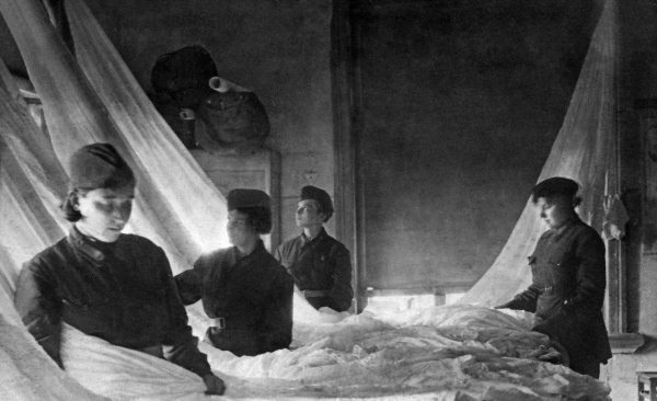 Иллюстрация к книге — Истребители. "Прикрой, атакую!" [i_140.jpg]