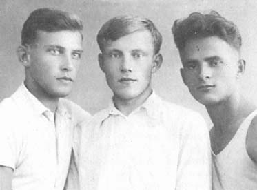 Иллюстрация к книге — "Артиллеристы, Сталин дал приказ!" Мы умирали, чтобы победить [_02.jpg]