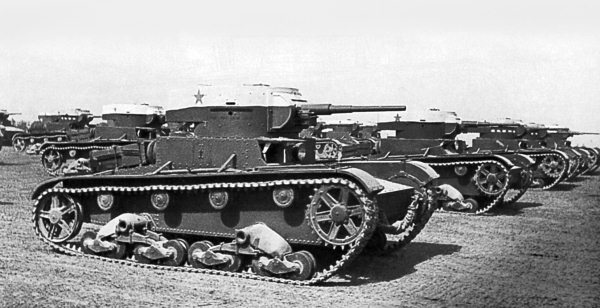 Иллюстрация к книге — Танкисты. "Мы погибали, сгорали..." [i_003.jpg]