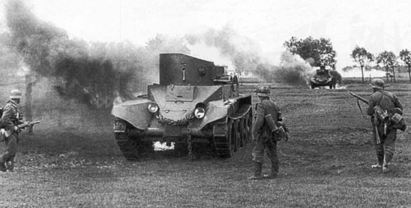 Иллюстрация к книге — Танкисты. "Мы погибали, сгорали..." [i_007.jpg]