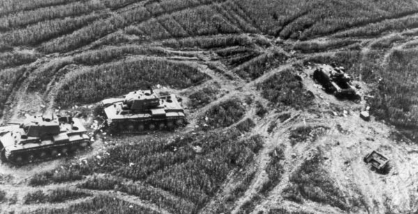 Иллюстрация к книге — Танкисты. "Мы погибали, сгорали..." [i_008.jpg]