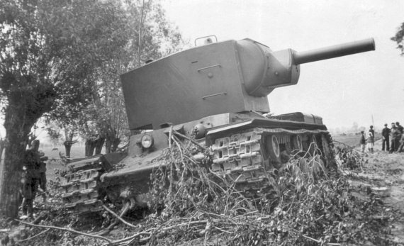 Иллюстрация к книге — Танкисты. "Мы погибали, сгорали..." [i_015.jpg]