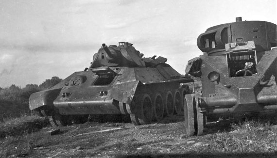 Иллюстрация к книге — Танкисты. "Мы погибали, сгорали..." [i_027.jpg]