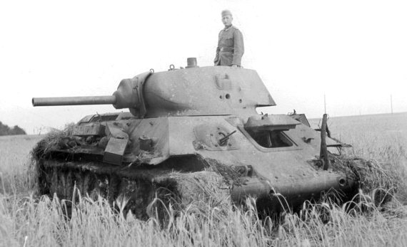 Иллюстрация к книге — Танкисты. "Мы погибали, сгорали..." [i_030.jpg]