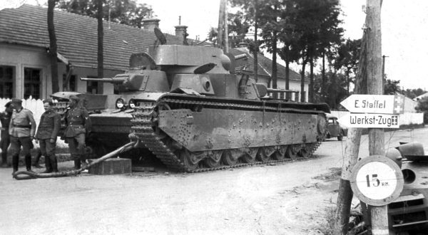 Иллюстрация к книге — Танкисты. "Мы погибали, сгорали..." [i_031.jpg]