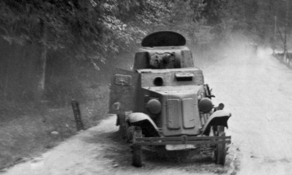 Иллюстрация к книге — Танкисты. "Мы погибали, сгорали..." [i_033.jpg]