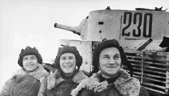 Иллюстрация к книге — Танкисты. "Мы погибали, сгорали..." [i_042.jpg]