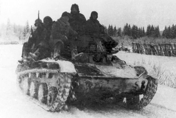 Иллюстрация к книге — Танкисты. "Мы погибали, сгорали..." [i_045.jpg]