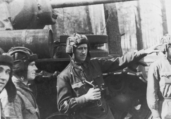 Иллюстрация к книге — Танкисты. "Мы погибали, сгорали..." [i_048.jpg]