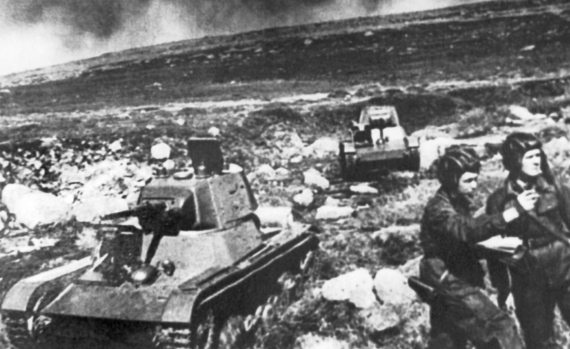 Иллюстрация к книге — Танкисты. "Мы погибали, сгорали..." [i_052.jpg]