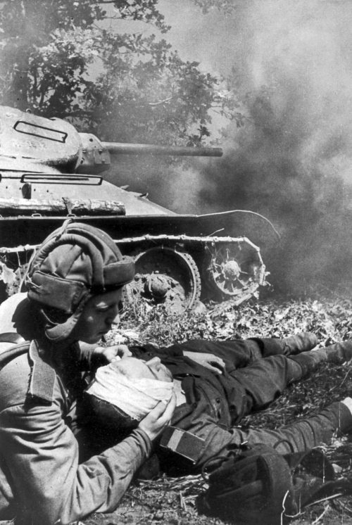 Иллюстрация к книге — Танкисты. "Мы погибали, сгорали..." [i_061.jpg]