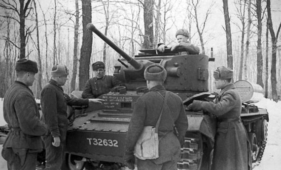 Иллюстрация к книге — Танкисты. "Мы погибали, сгорали..." [i_067.jpg]