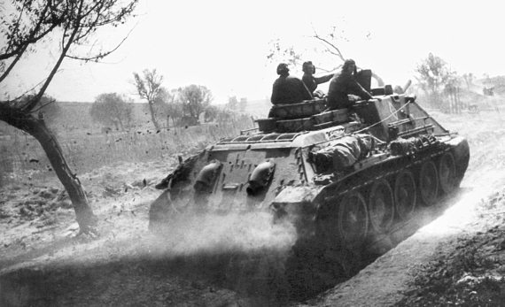 Иллюстрация к книге — Танкисты. "Мы погибали, сгорали..." [i_069.jpg]