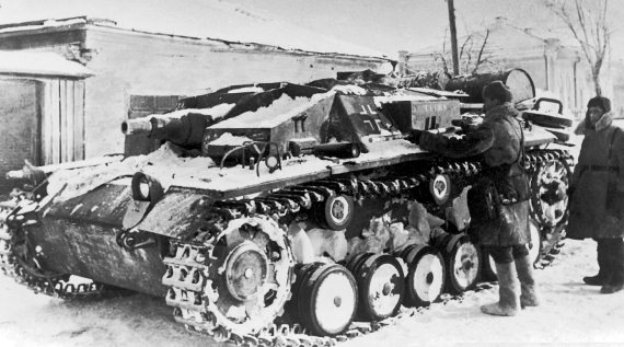 Иллюстрация к книге — Танкисты. "Мы погибали, сгорали..." [i_078.jpg]