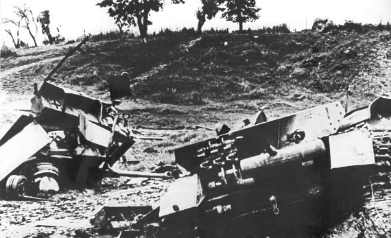 Иллюстрация к книге — Танкисты. "Мы погибали, сгорали..." [i_079.jpg]