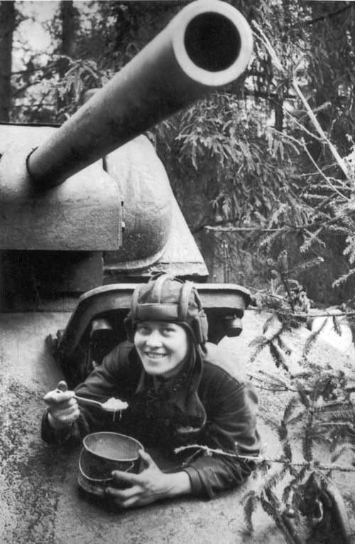 Иллюстрация к книге — Танкисты. "Мы погибали, сгорали..." [i_082.jpg]