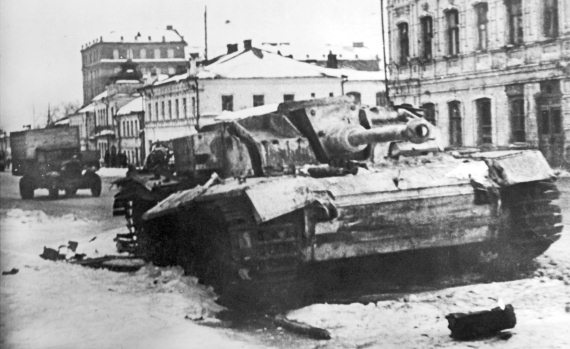 Иллюстрация к книге — Танкисты. "Мы погибали, сгорали..." [i_083.jpg]