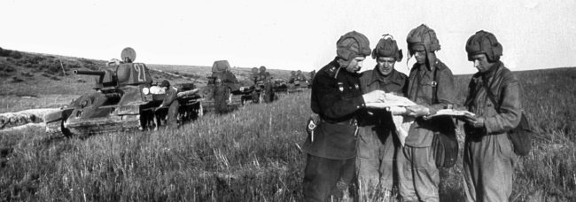 Иллюстрация к книге — Танкисты. "Мы погибали, сгорали..." [i_092.jpg]