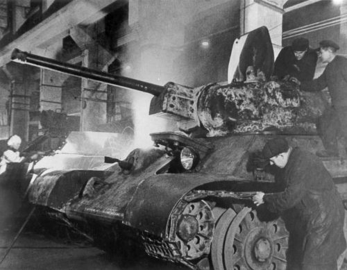 Иллюстрация к книге — Танкисты. "Мы погибали, сгорали..." [i_104.jpg]