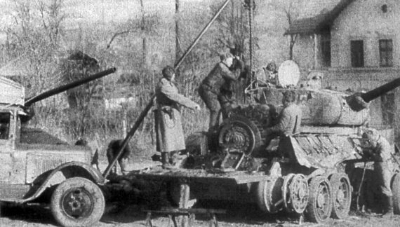 Иллюстрация к книге — Танкисты. "Мы погибали, сгорали..." [i_111.jpg]