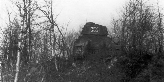 Иллюстрация к книге — Танкисты. "Мы погибали, сгорали..." [i_113.jpg]