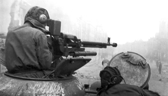 Иллюстрация к книге — Танкисты. "Мы погибали, сгорали..." [i_121.jpg]