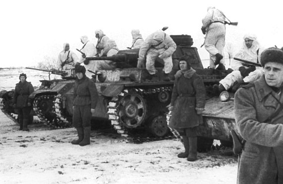 Иллюстрация к книге — Танкисты. "Мы погибали, сгорали..." [i_129.jpg]