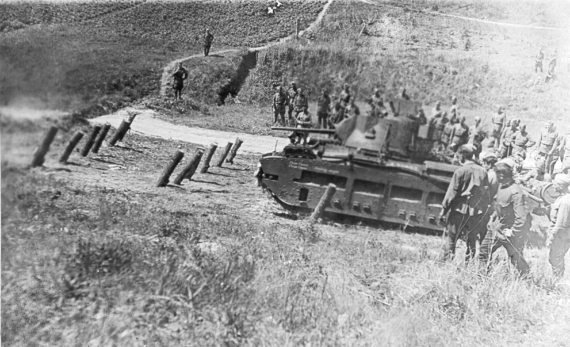 Иллюстрация к книге — Танкисты. "Мы погибали, сгорали..." [i_144.jpg]