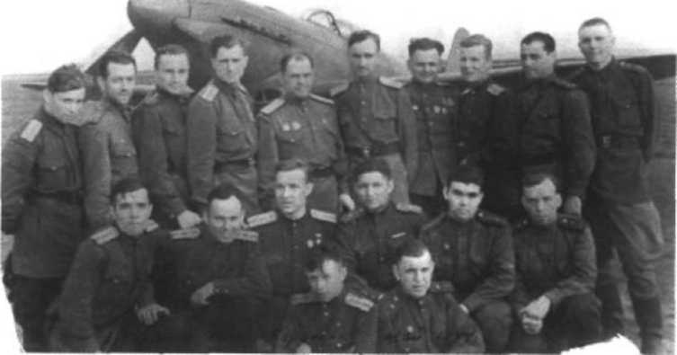 Иллюстрация к книге — Я дрался с асами люфтваффе. На смену павшим. 1943-1945 [image015.jpg]