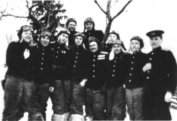 Иллюстрация к книге — Я дрался с асами люфтваффе. На смену павшим. 1943-1945 [image018.jpg]