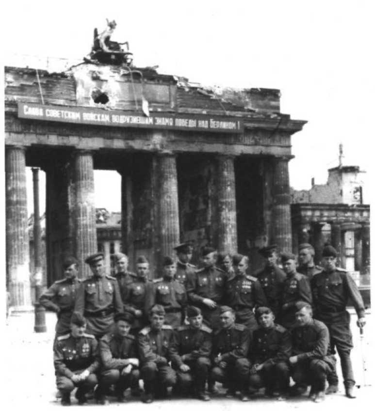 Иллюстрация к книге — Я дрался с асами люфтваффе. На смену павшим. 1943-1945 [image031.jpg]