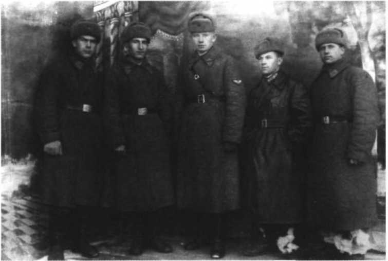 Иллюстрация к книге — Я дрался с асами люфтваффе. На смену павшим. 1943-1945 [image048.jpg]