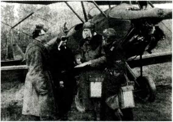 Иллюстрация к книге — Я дрался на По-2. "Ночные ведьмаки" [i_004.jpg]