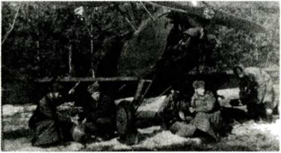 Иллюстрация к книге — Я дрался на По-2. "Ночные ведьмаки" [i_005.jpg]