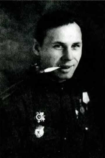 Иллюстрация к книге — Я дрался на По-2. "Ночные ведьмаки" [i_010.jpg]