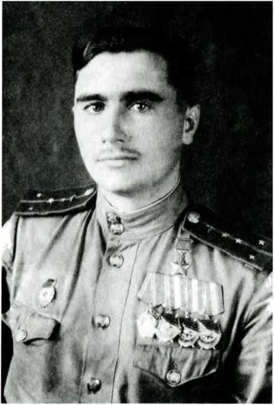 Иллюстрация к книге — Я дрался на По-2. "Ночные ведьмаки" [i_014.jpg]