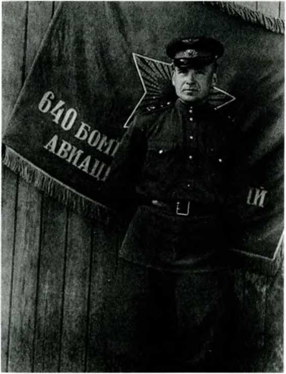 Иллюстрация к книге — Я дрался на По-2. "Ночные ведьмаки" [i_019.jpg]