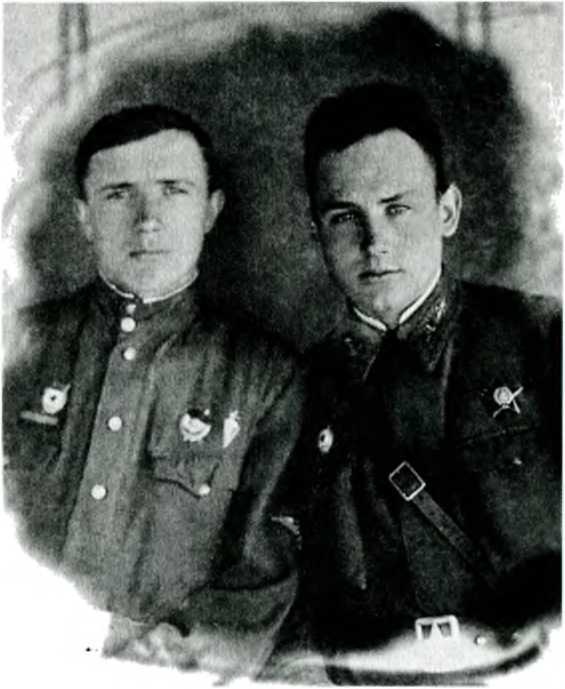 Иллюстрация к книге — Я дрался на По-2. "Ночные ведьмаки" [i_026.jpg]