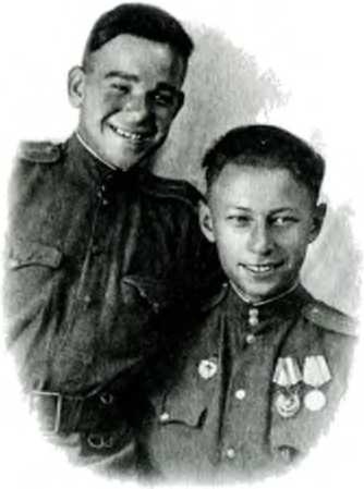 Иллюстрация к книге — Я дрался на По-2. "Ночные ведьмаки" [i_027.jpg]