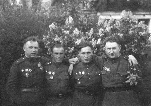 Иллюстрация к книге — Я дрался на Т-34. Книга 2 [i_008.jpg]